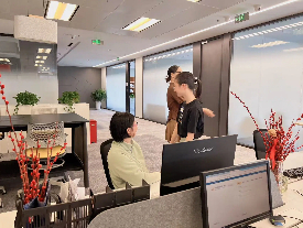 父母拥抱1.jpg
